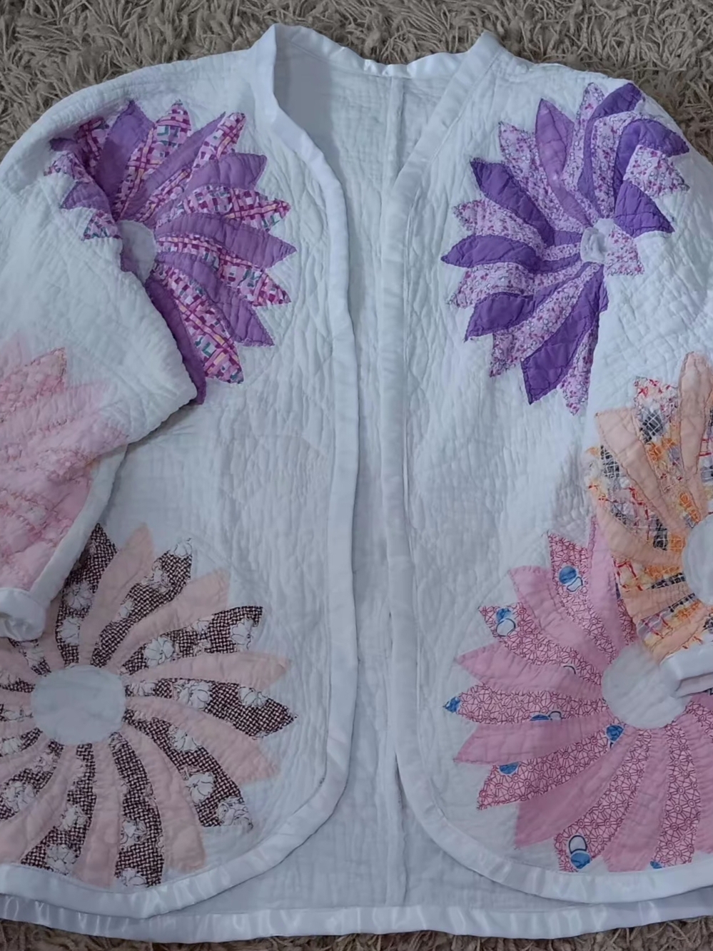 Women's Quilted Jacket Dresden Plate Pattern with Pastel Floral Patterns Vintage